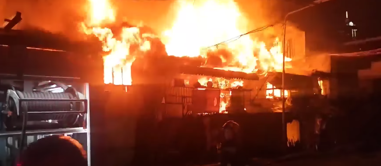 Look: Fire in Makati escalates to ‘third alarm’